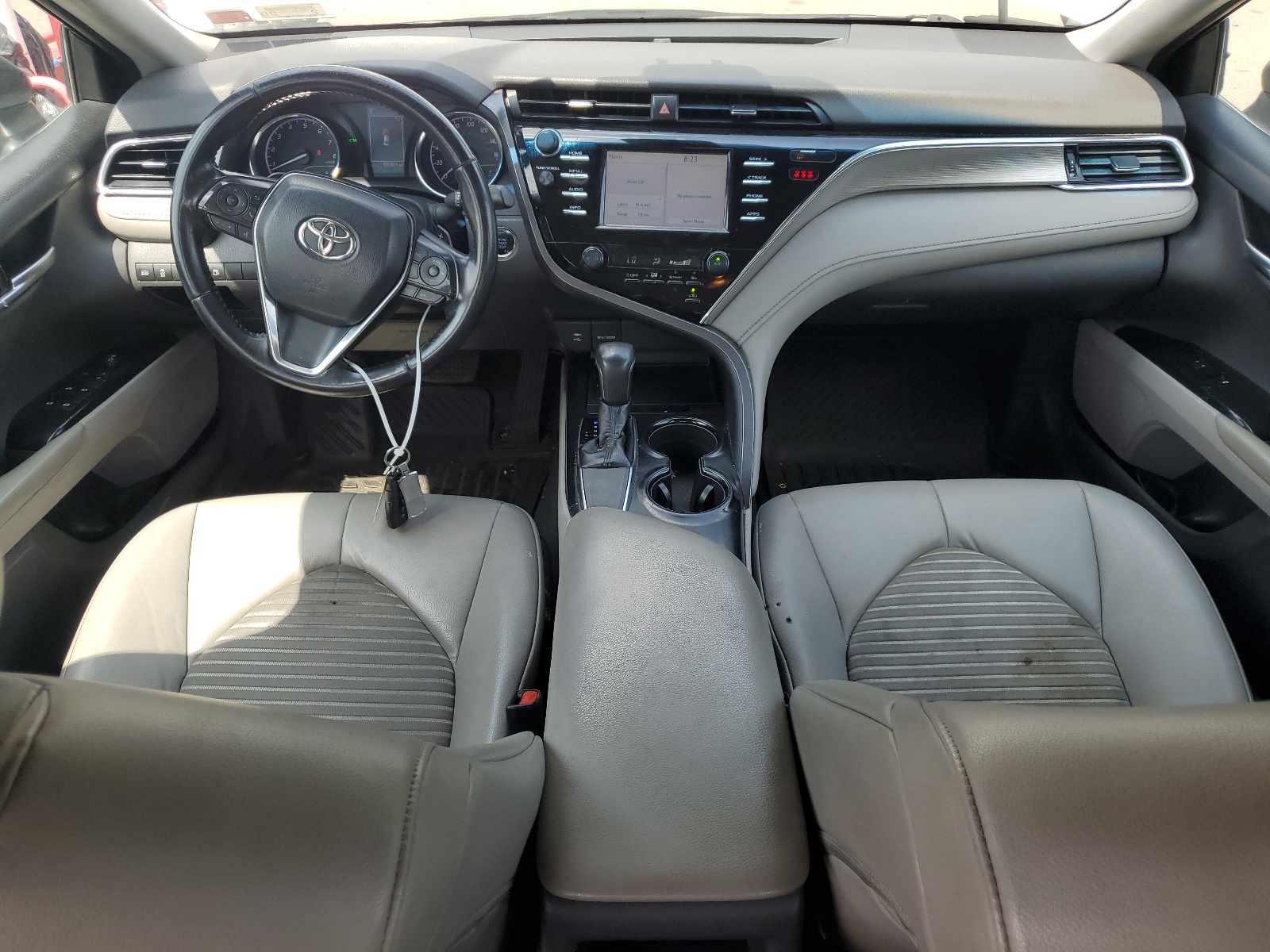 2018 Toyota Camry L vin: 4T1B11HK0JU656383