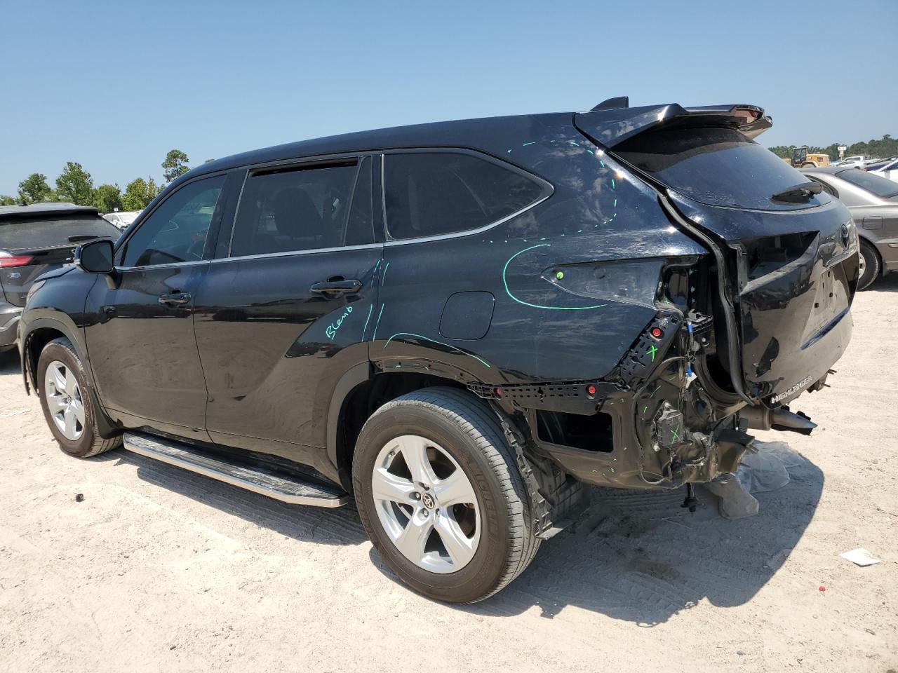 2022 Toyota Highlander - Image 2