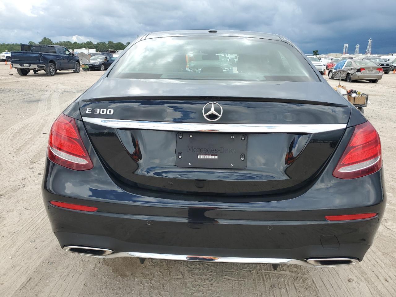 2017 Mercedes-Benz E 300 VIN: WDDZF4JB2HA085402 Lot: 69788574