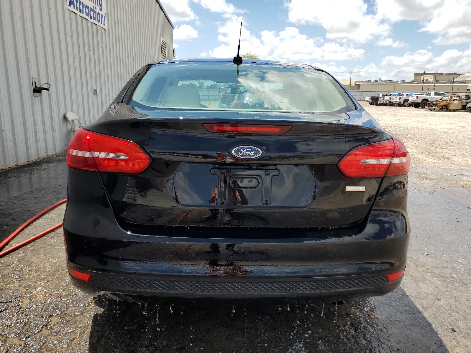 2018 Ford Focus Se vin: 1FADP3FE2JL219985