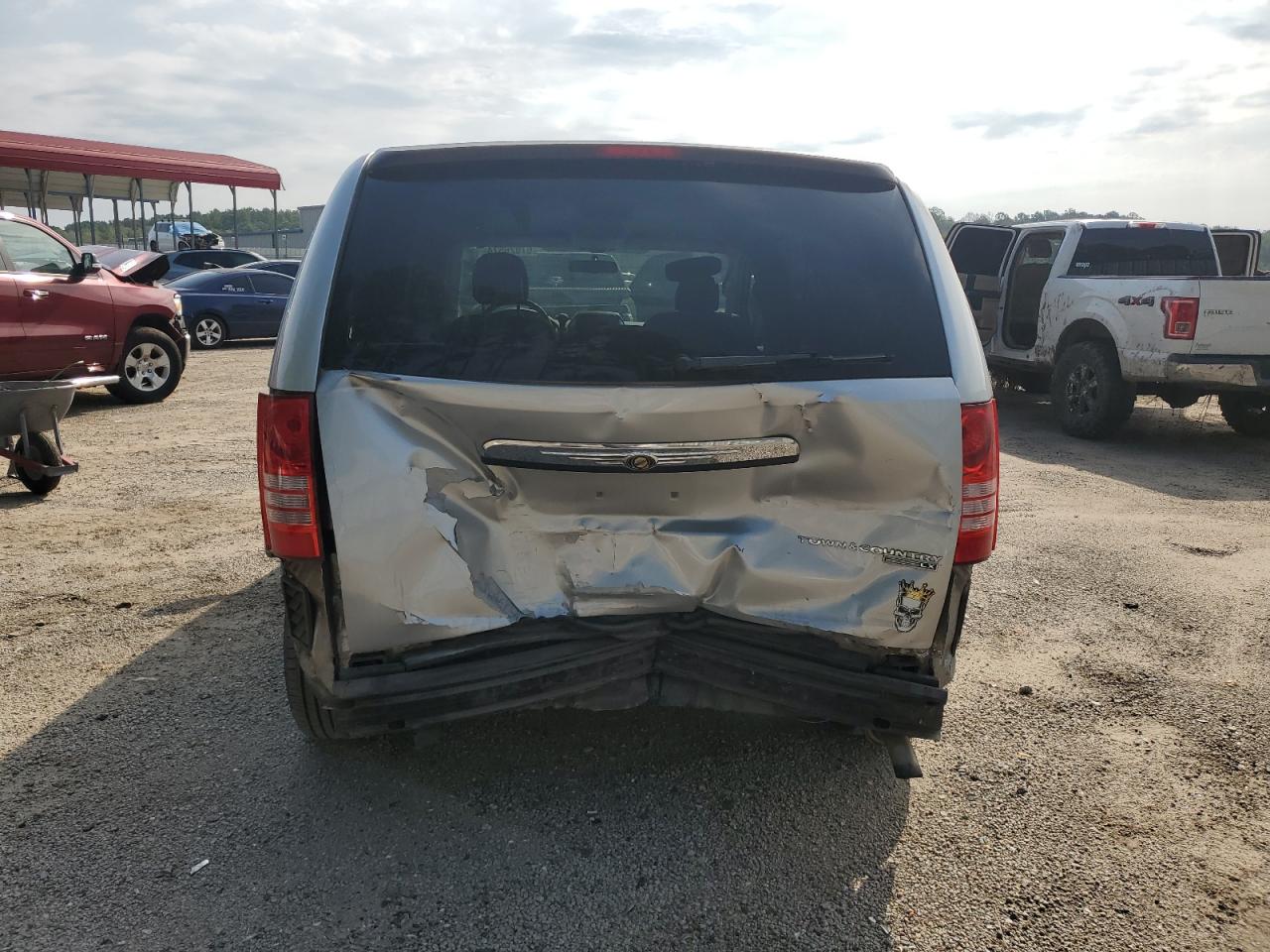 2A4RR4DE7AR380739 2010 Chrysler Town & Country Lx