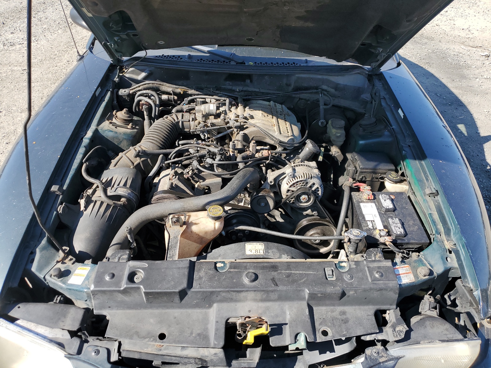 1FAFP4047WF153373 1998 Ford Mustang