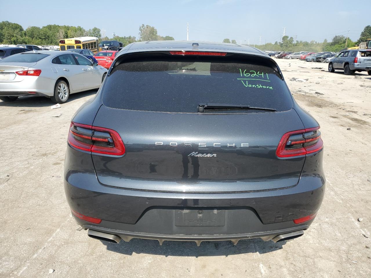 2017 Porsche Macan VIN: WP1AA2A51HLB81304 Lot: 68508194