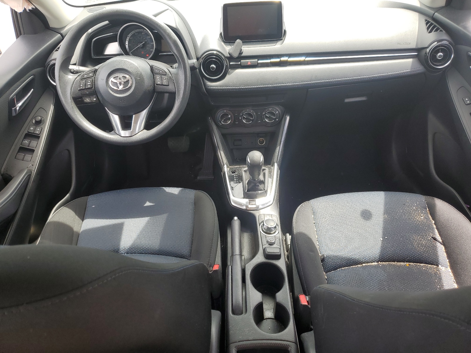 3MYDLBYV5JY319598 2018 Toyota Yaris Ia