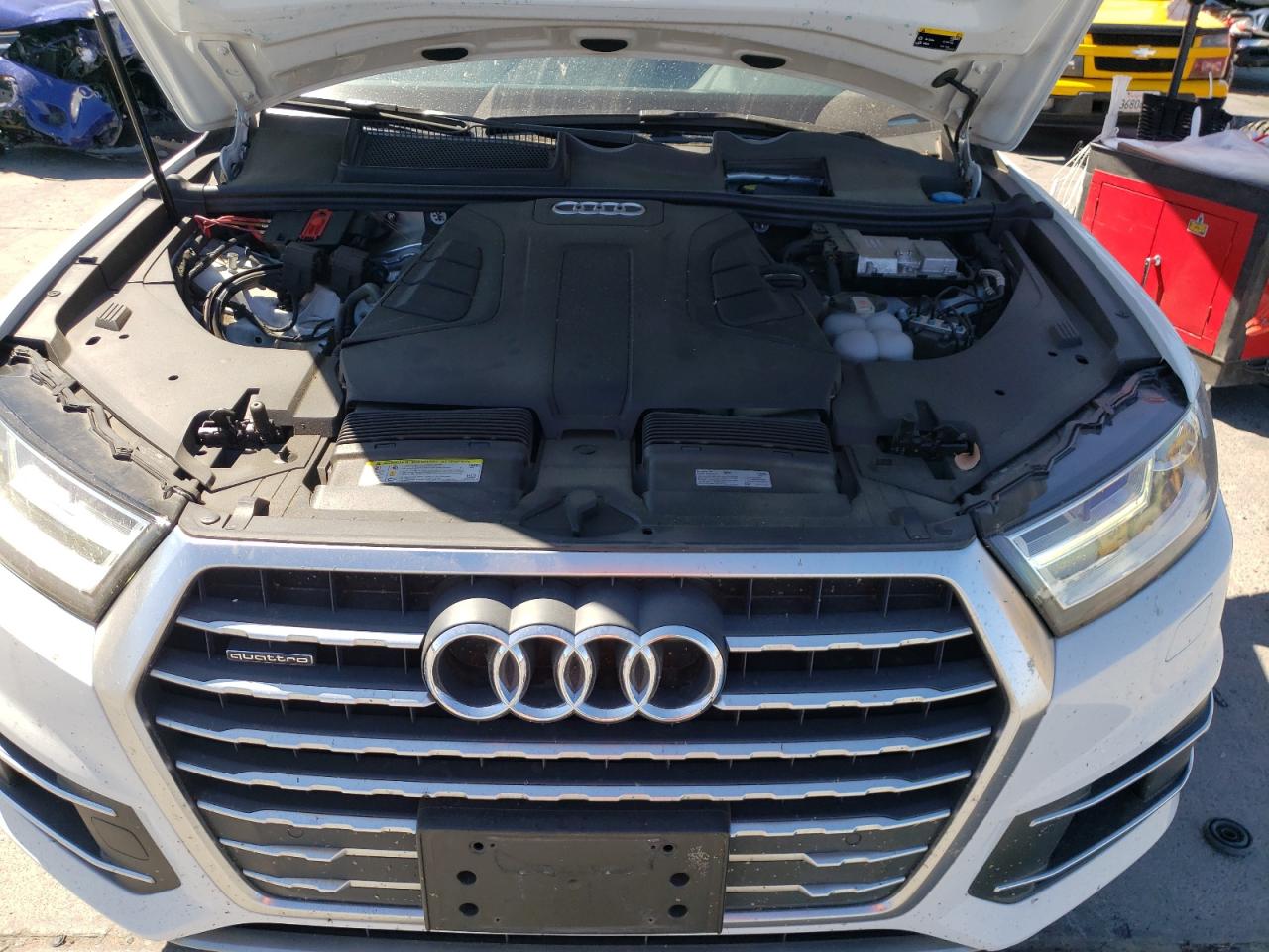 WA1AAAF78KD031577 2019 Audi Q7 Premium