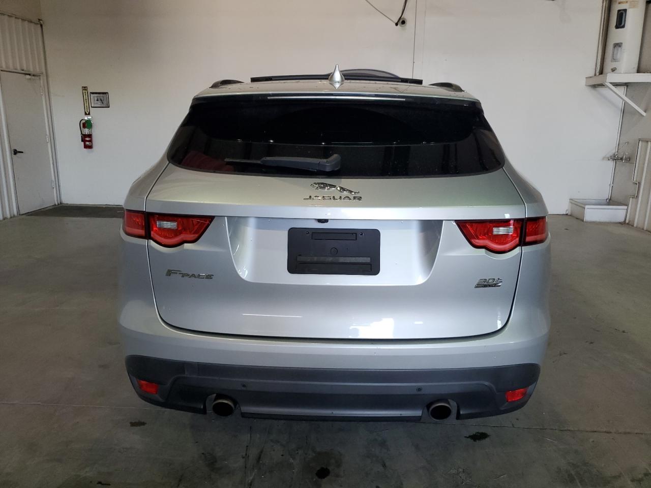 SADCJ2GX5JA282807 2018 Jaguar F-Pace Premium