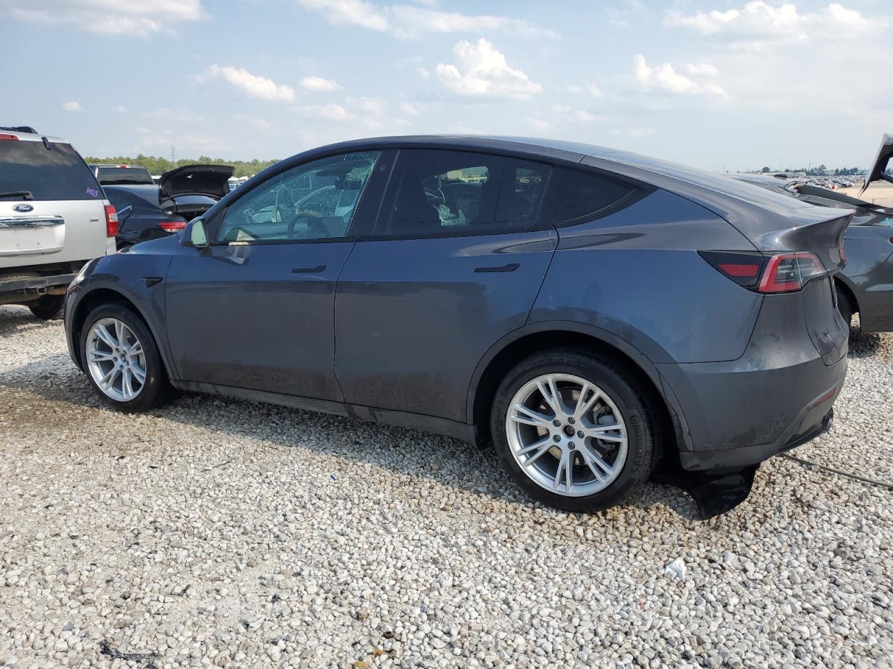 7SAYGDEEXPF767007 2023 TESLA MODEL Y - Image 2