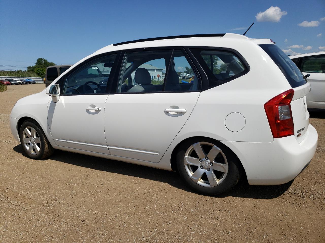 2007 Kia Rondo Base VIN: KNAFG525X77031976 Lot: 67348034