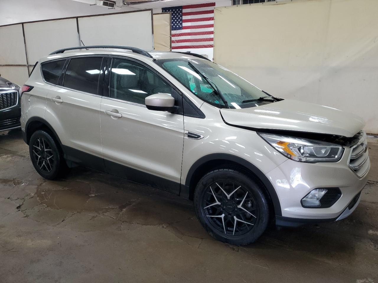 VIN 1FMCU9HD8JUA83518 2018 FORD ESCAPE no.4