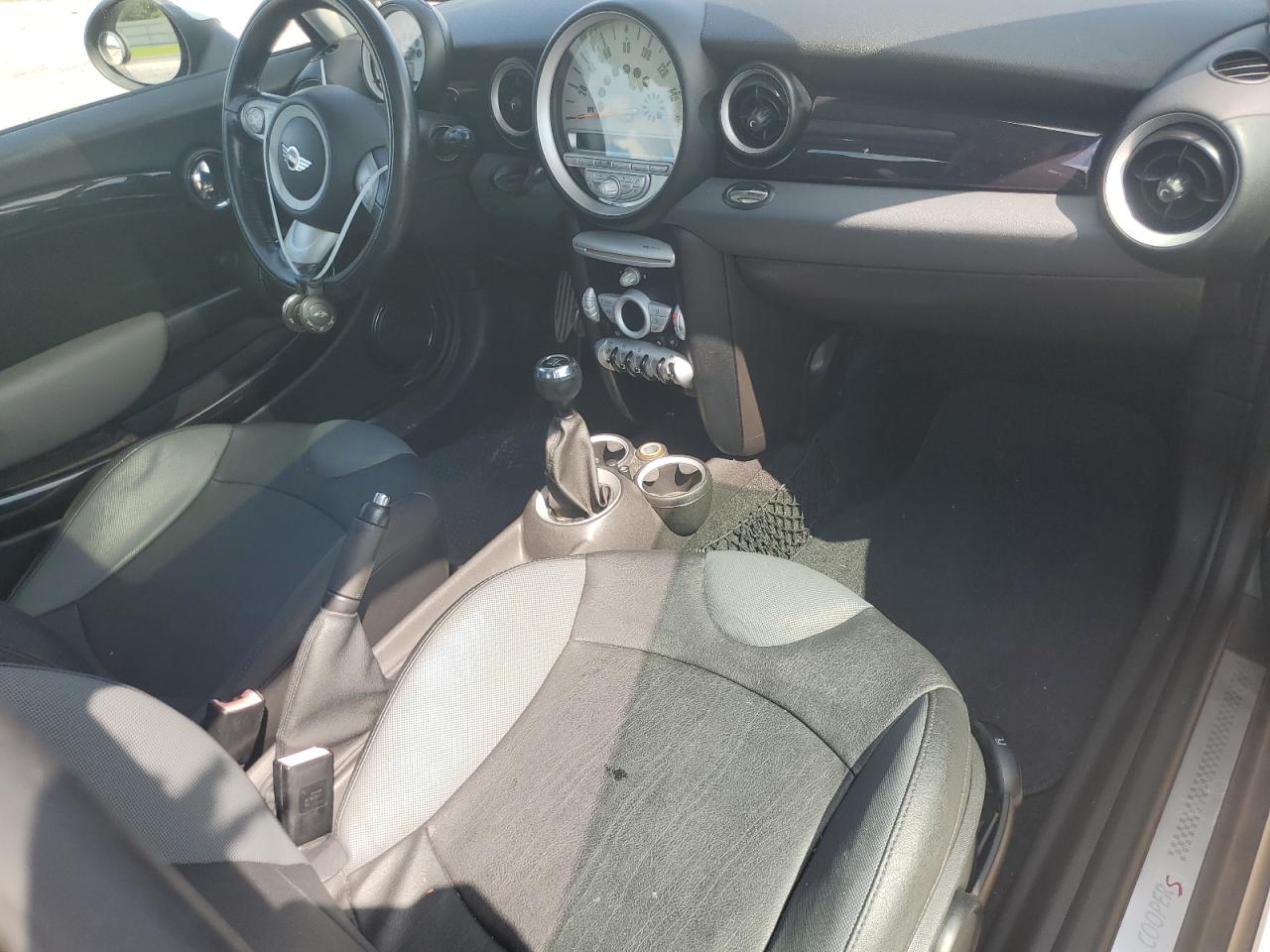 2010 Mini Cooper S VIN: WMWMF7C59ATX45200 Lot: 67235384