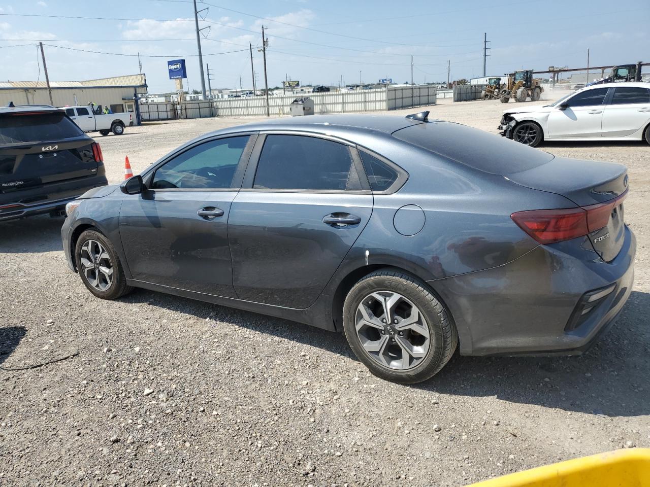 3KPF24AD0KE073389 2019 KIA FORTE - Image 2