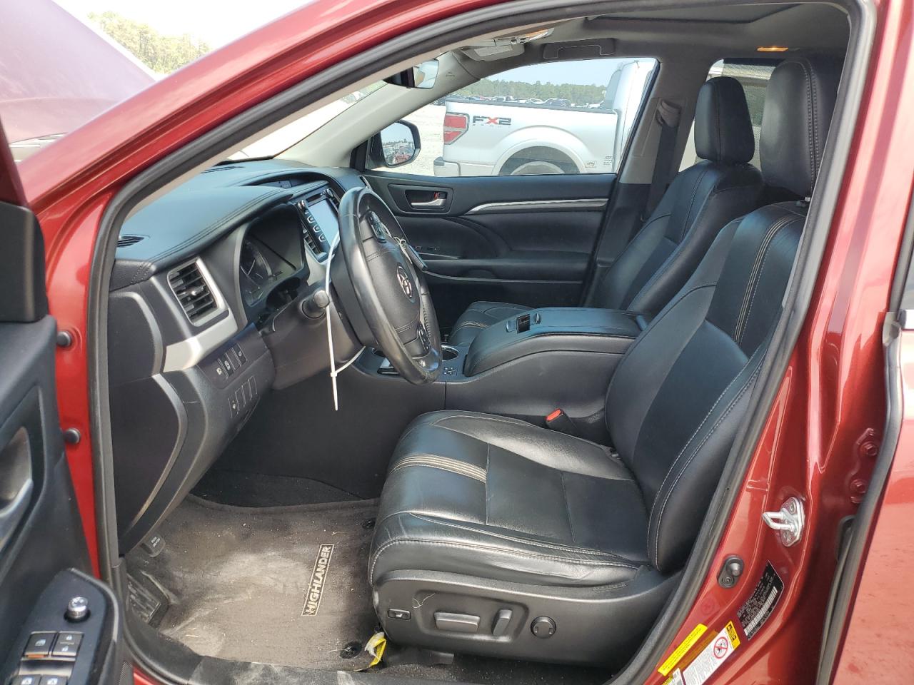 2018 Toyota Highlander Se VIN: 5TDKZRFH1JS533800 Lot: 68161754