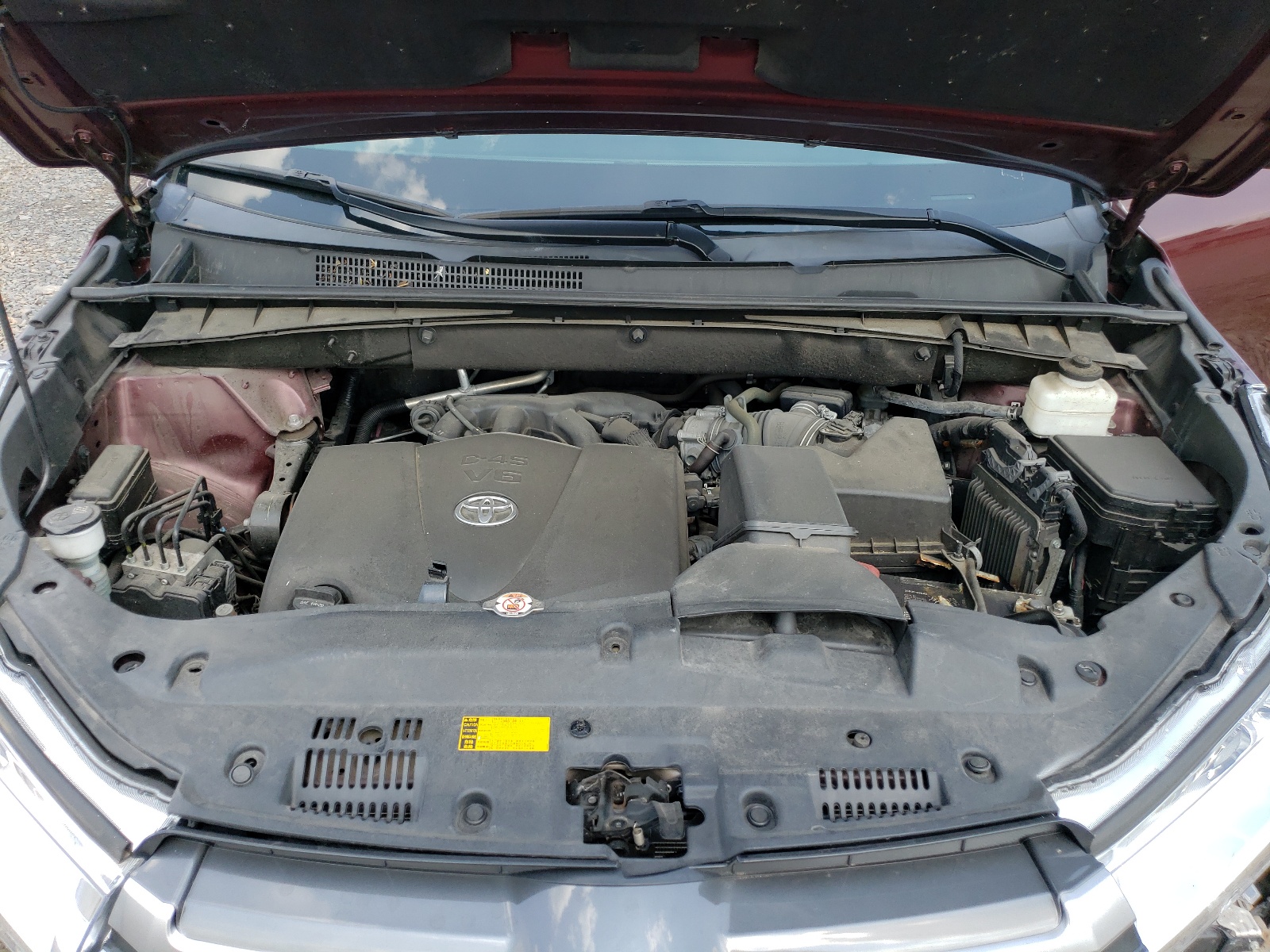 5TDBZRFH8KS704124 2019 Toyota Highlander Le