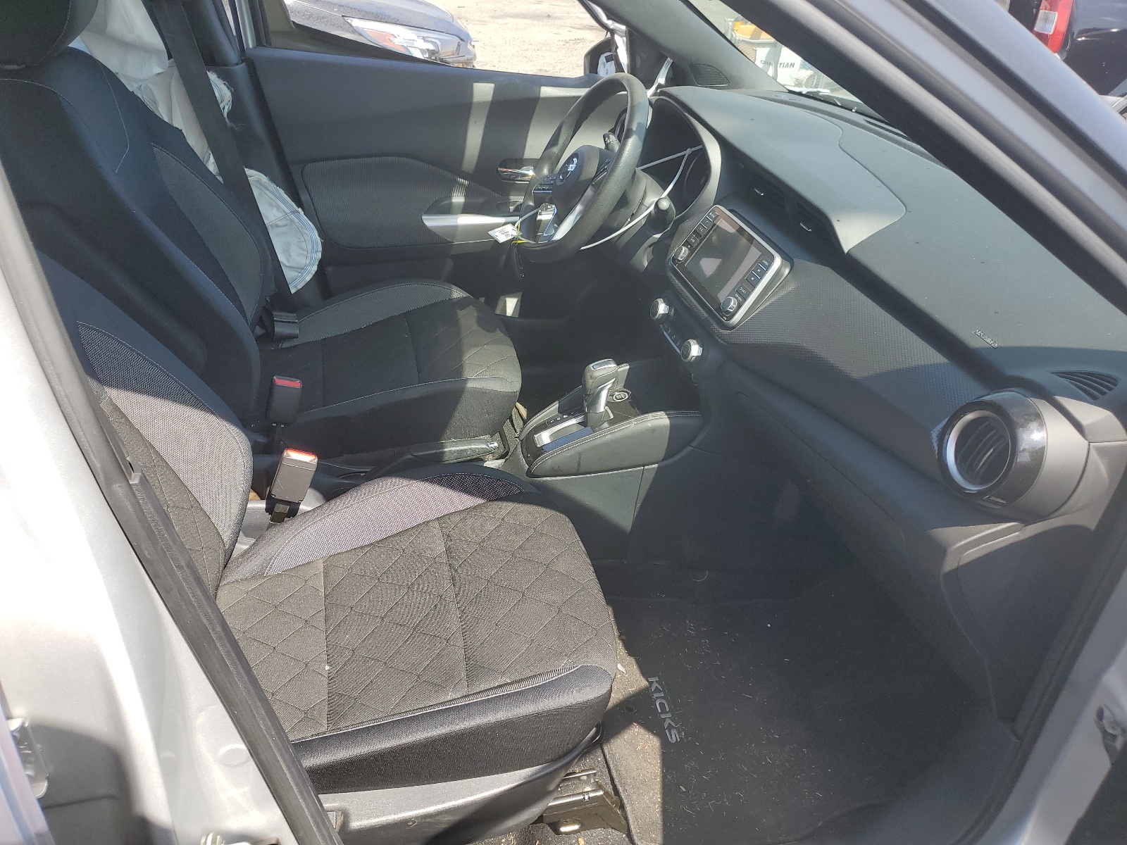 3N1CP5CU6KL555953 2019 Nissan Kicks S