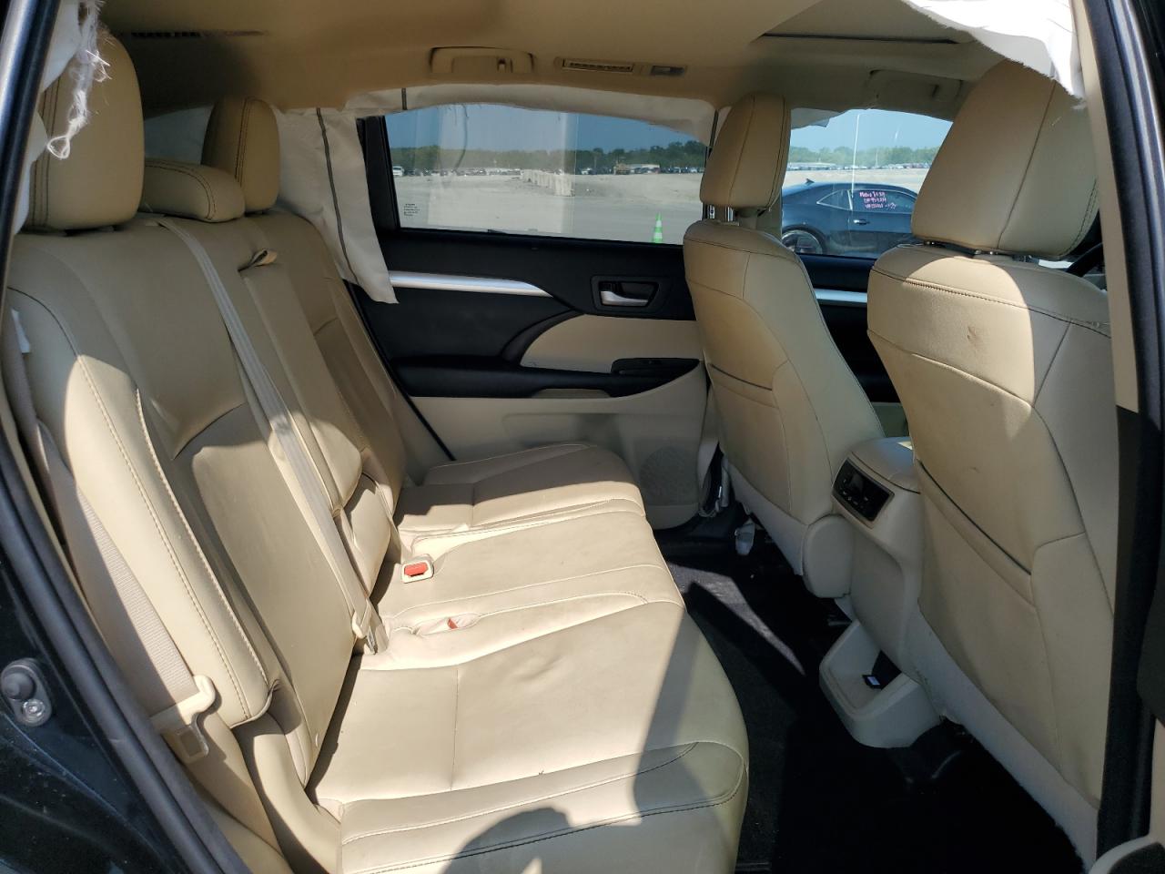 2016 Toyota Highlander Xle VIN: 5TDJKRFHXGS302287 Lot: 65829984