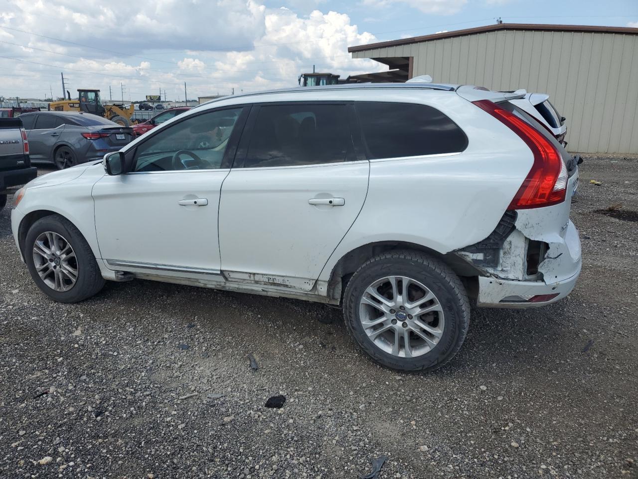 2016 Volvo XC60 - Image 2