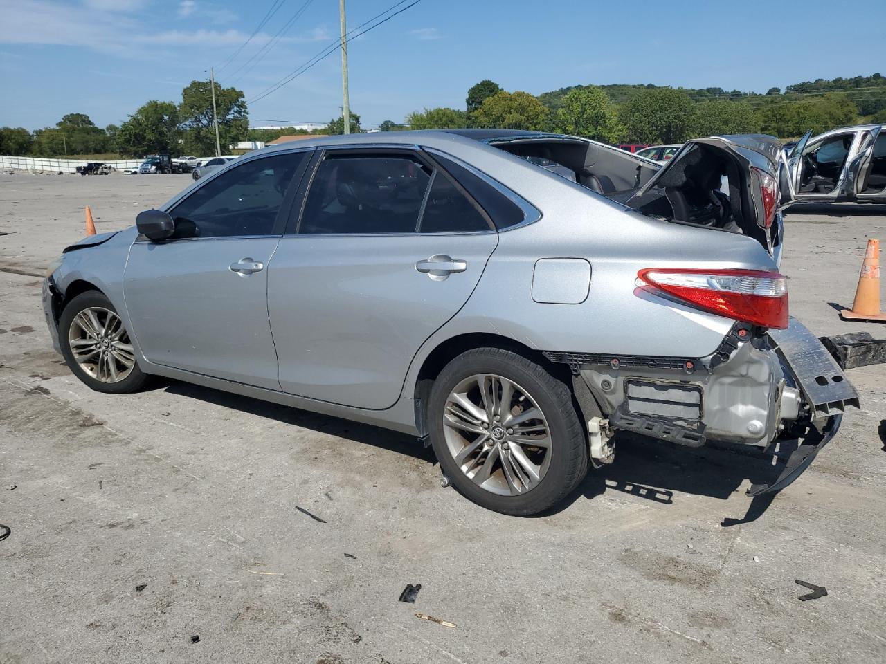 4T1BF1FK1GU173952 2016 TOYOTA CAMRY - Image 2