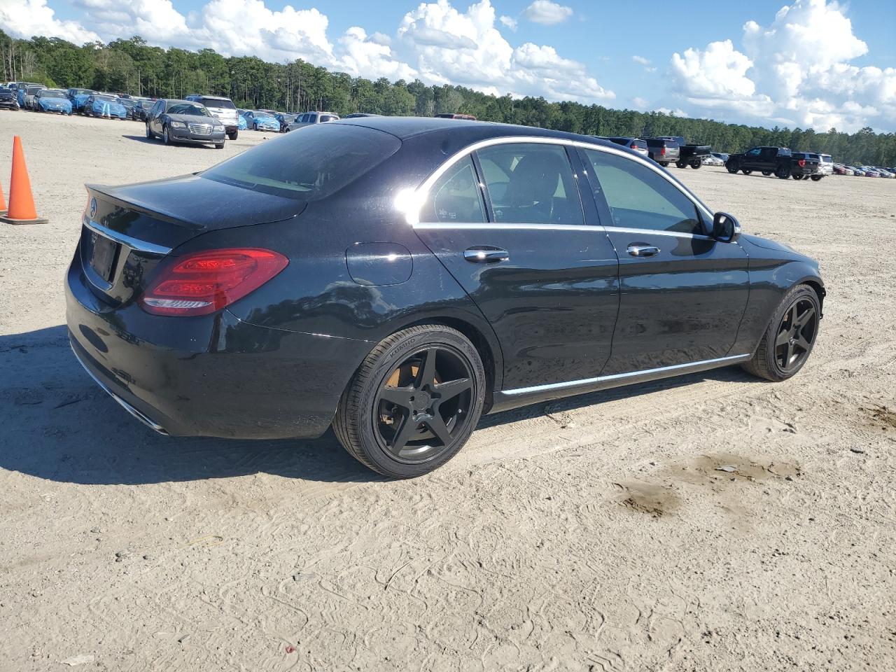 2015 Mercedes-Benz C 300 VIN: 55SWF4JB6FU071647 Lot: 68980534