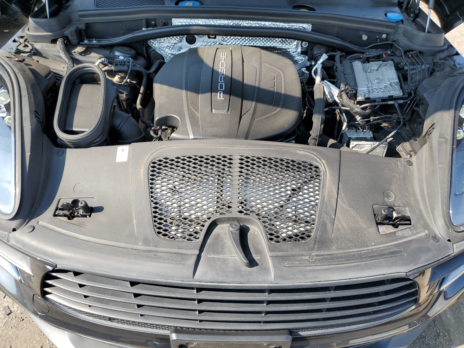 WP1AA2A55KLB04006 2019 Porsche Macan