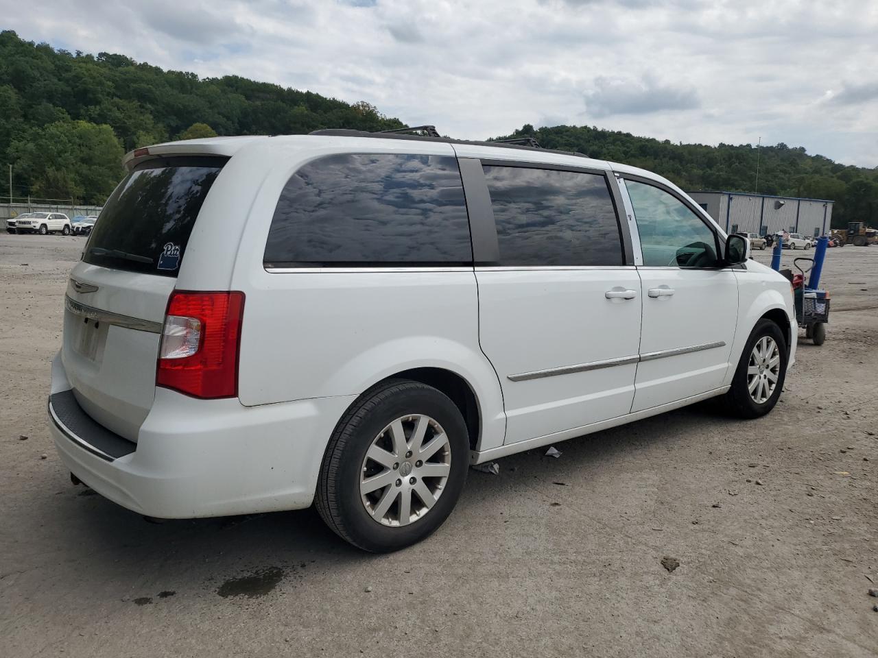 2014 Chrysler Town & Country - Image 3