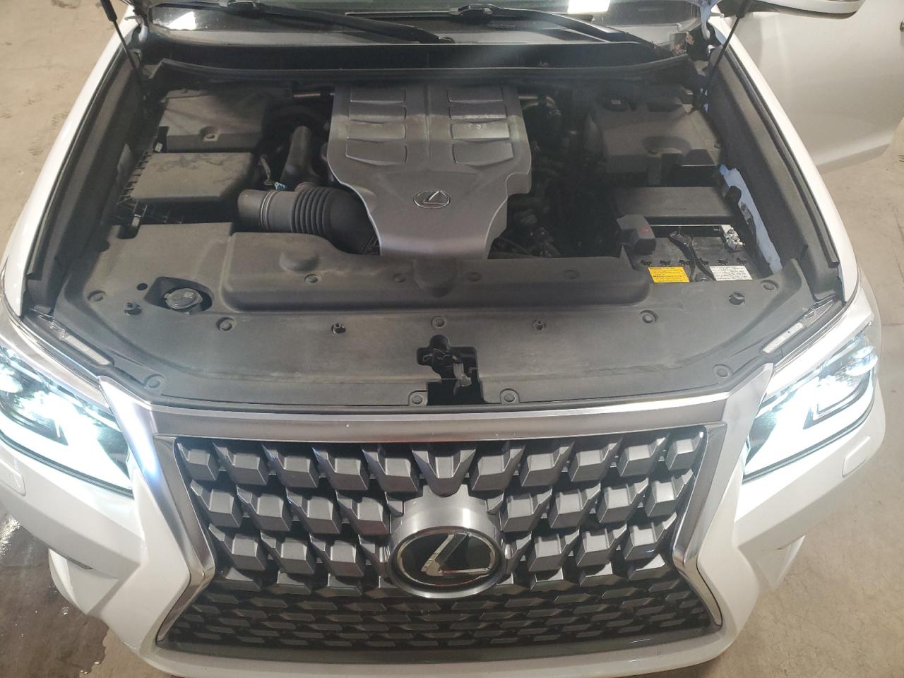 2022 Lexus GX - Image 12