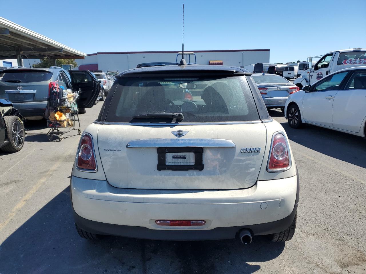 2011 Mini Cooper VIN: WMWSU3C53BT251258 Lot: 68378904