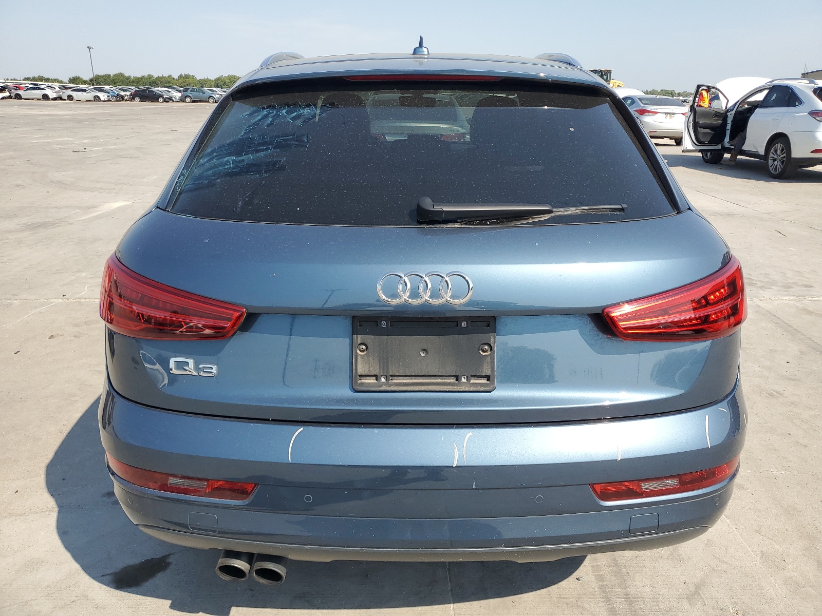 WA1BCCFS2JR005220 2018 Audi Q3 Premium