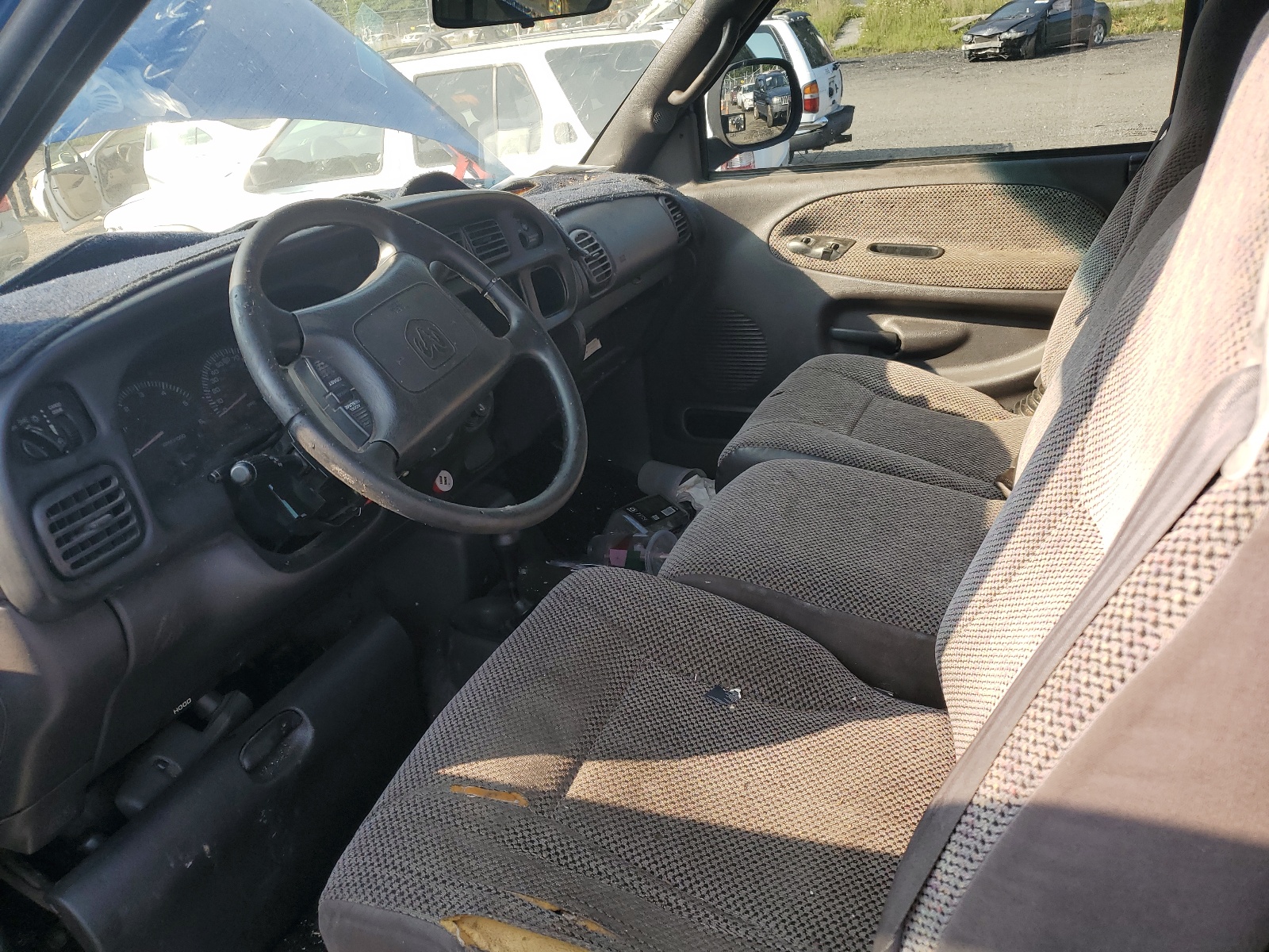 3B7HF13Y8XG236619 1999 Dodge Ram 1500