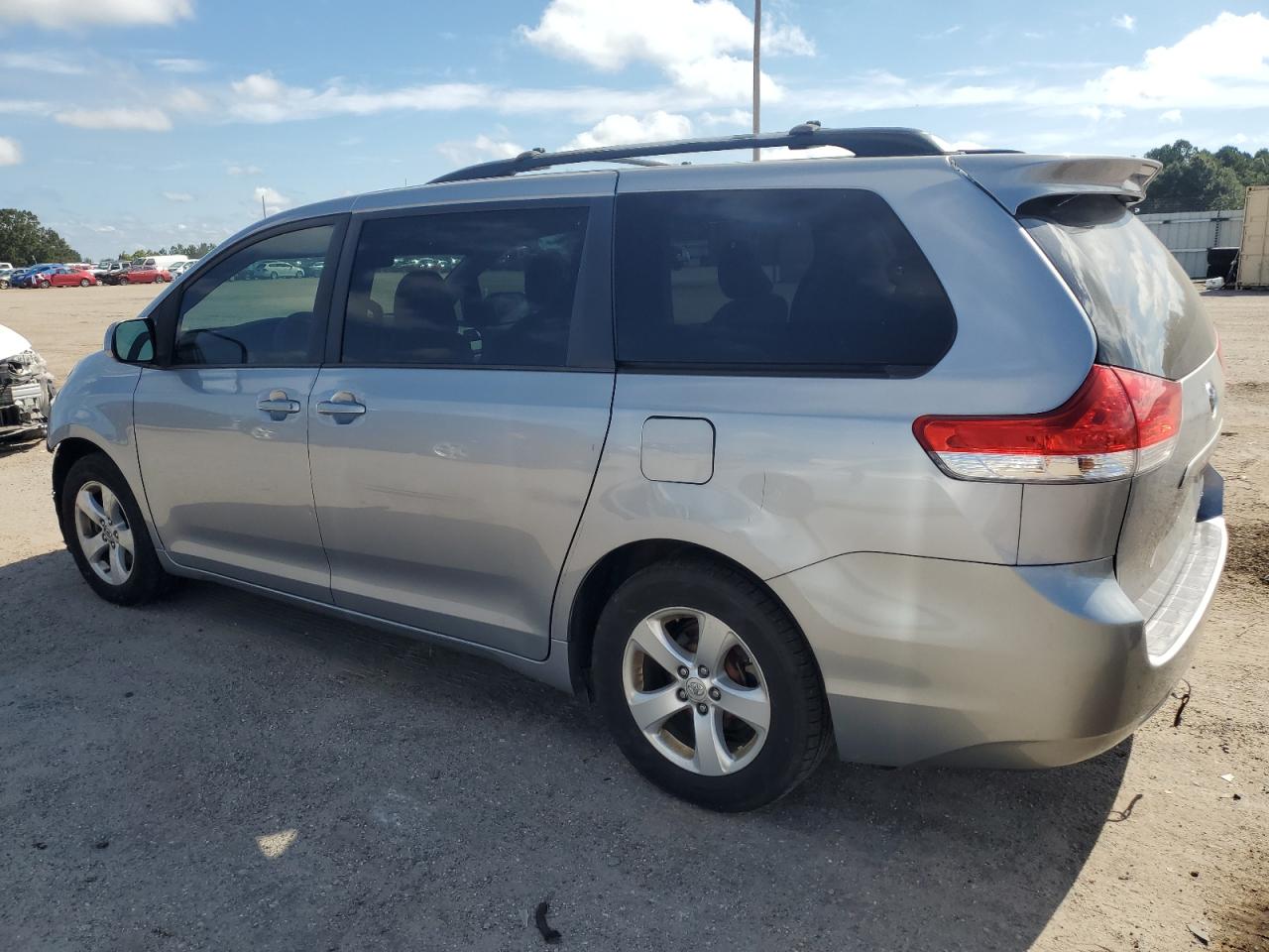 2013 Toyota Sienna - Image 2