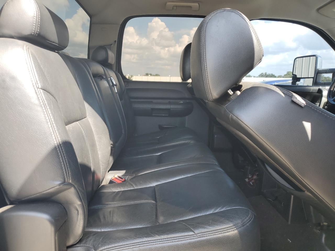 2013 Chevrolet Silverado - Image 10