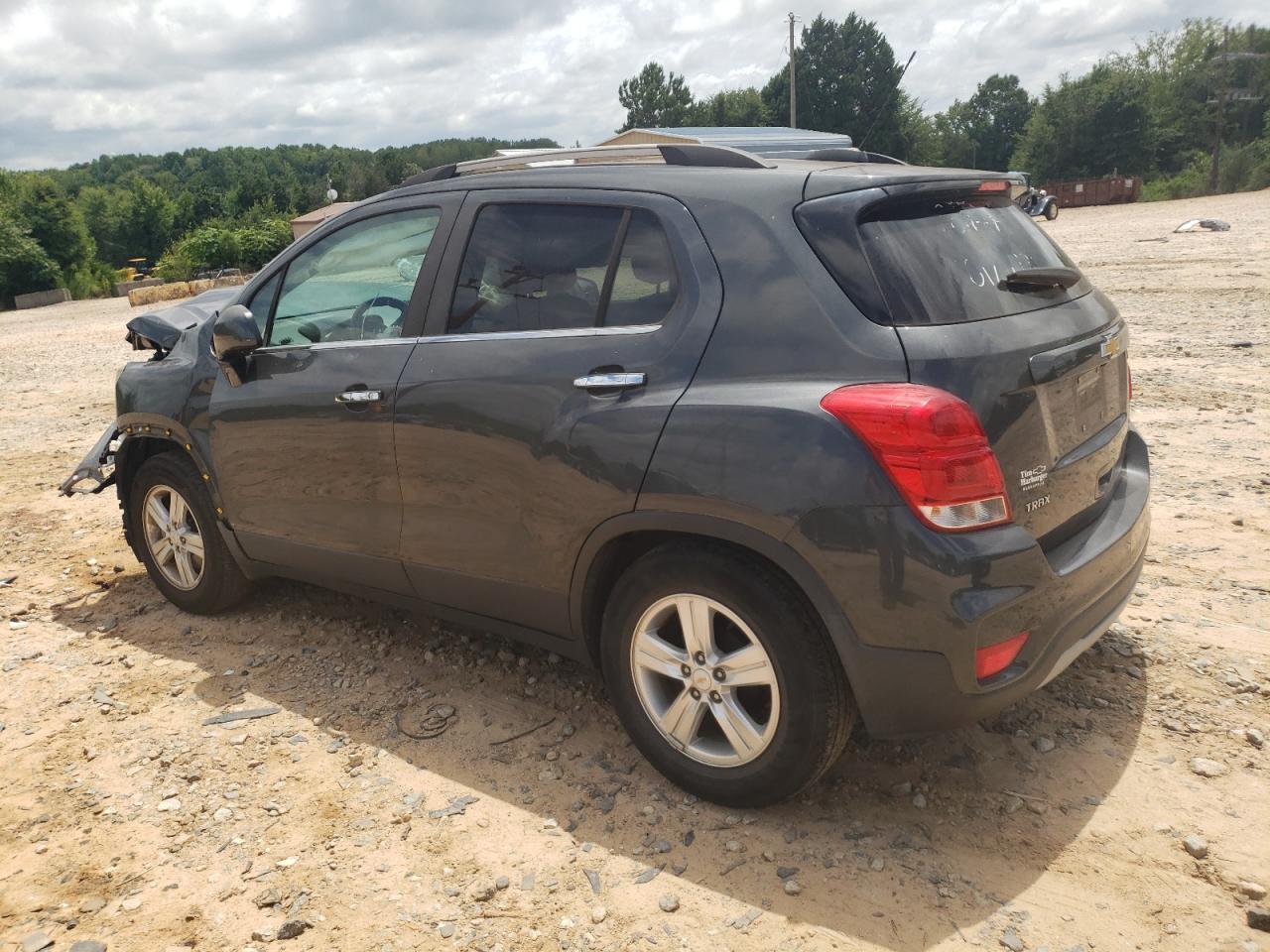 KL7CJLSB3JB617373 2018 CHEVROLET TRAX - Image 2