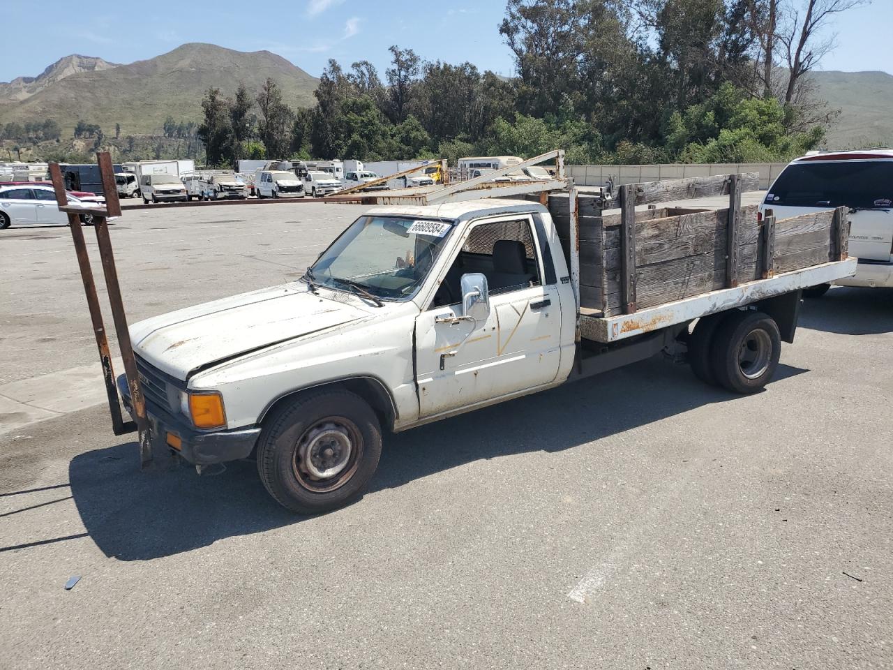 JT5RN55R1J0272700 1988 Toyota Pickup Cab Chassis Rn55