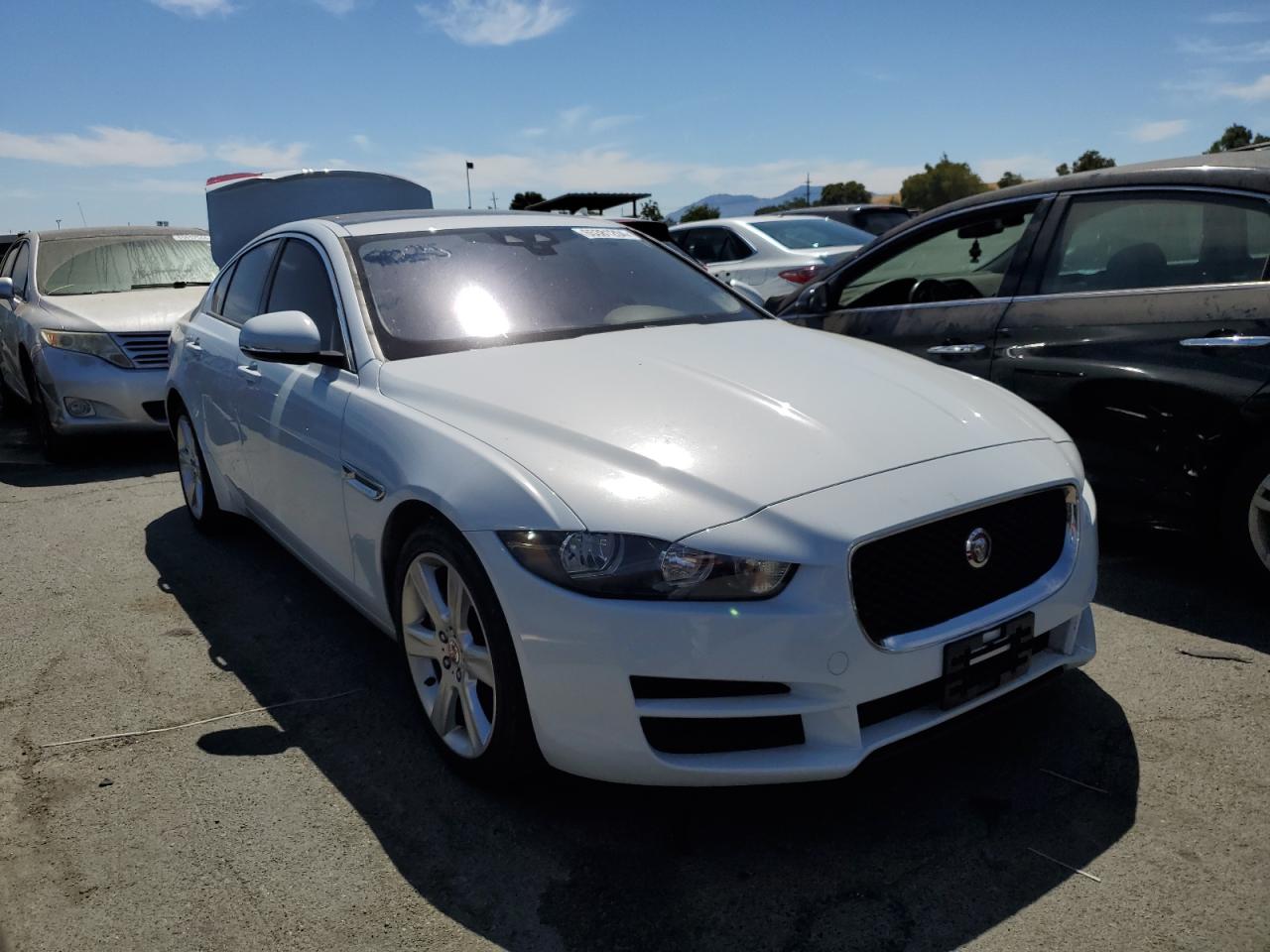 SAJAD4FX7JCP33796 2018 Jaguar Xe Premium