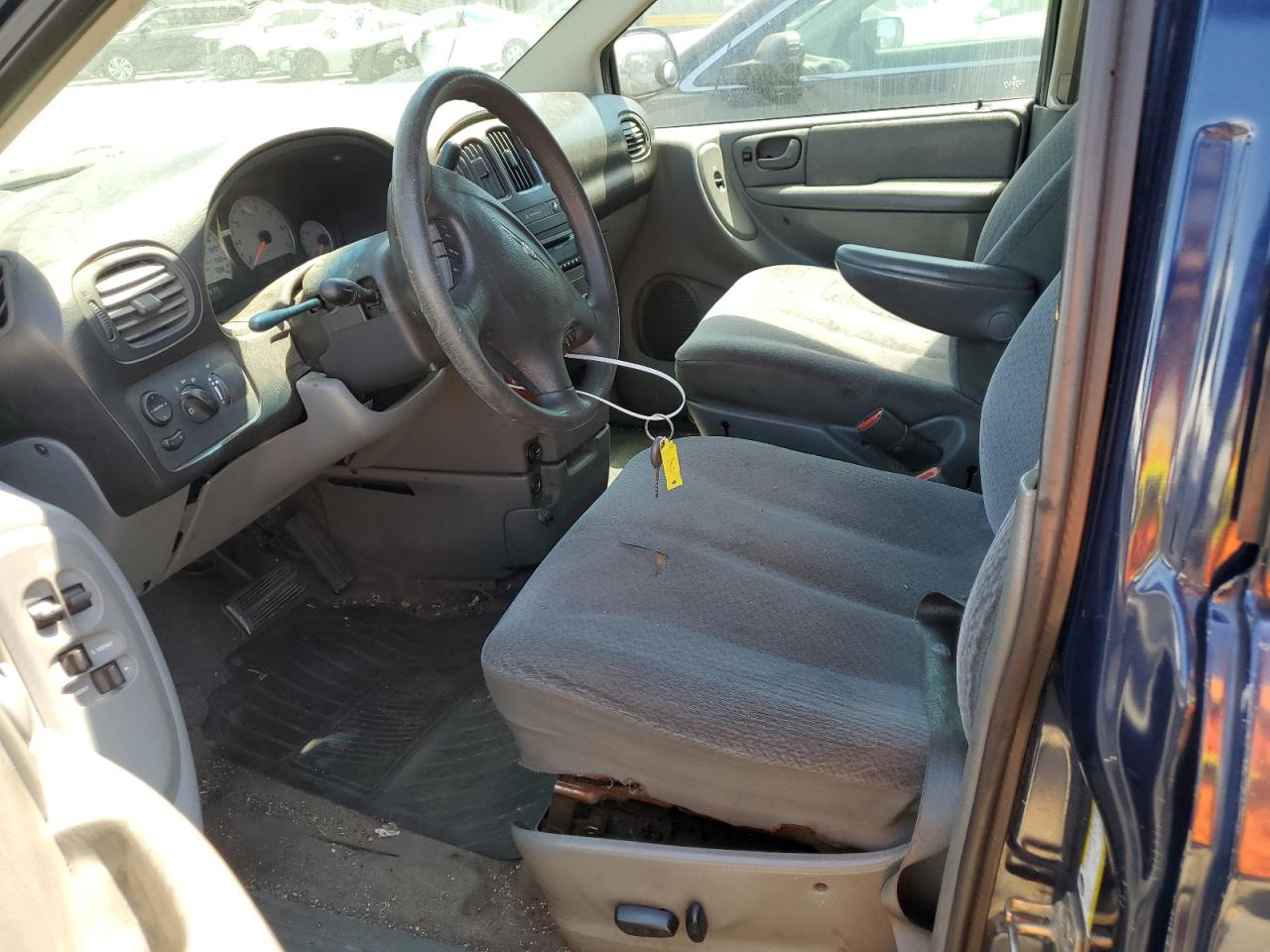 2005 Chrysler Town & Country Lx VIN: 2C4GP44R95R597639 Lot: 66390284