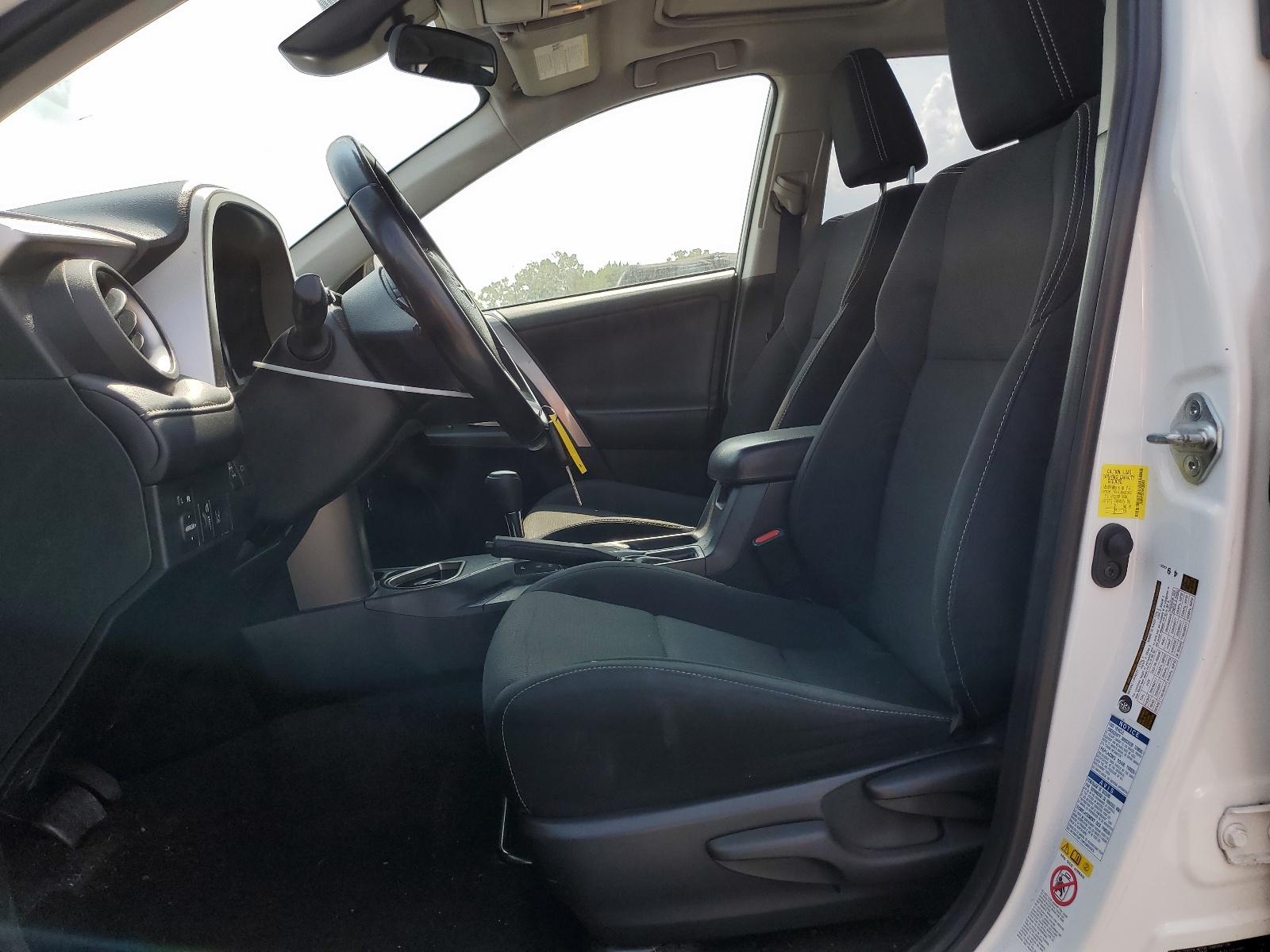 JTMRFREVXHD203481 2017 Toyota Rav4 Xle