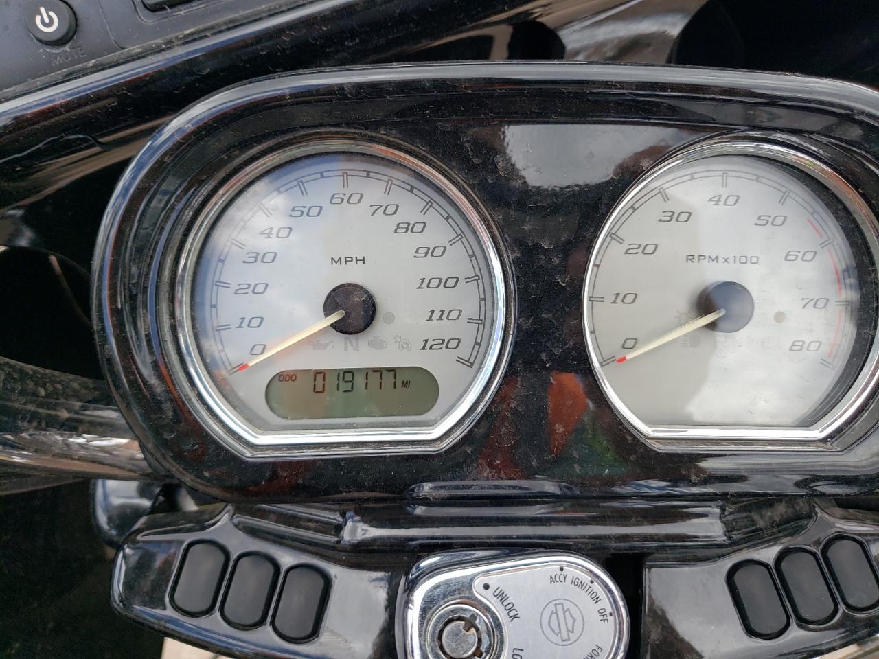 2015 Harley-Davidson Fltrx Road Glide VIN: 1HD1KHM15FB688671 Lot: 66810544