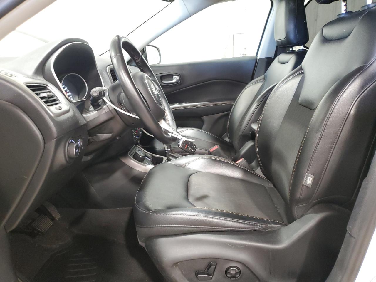 2018 Jeep Compass Latitude VIN: 3C4NJDBBXJT135886 Lot: 65837474