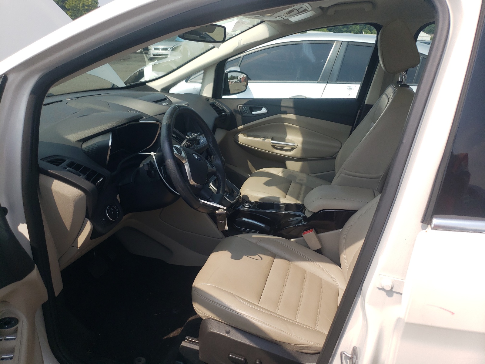 1FADP5FU3HL105023 2017 Ford C-Max Titanium