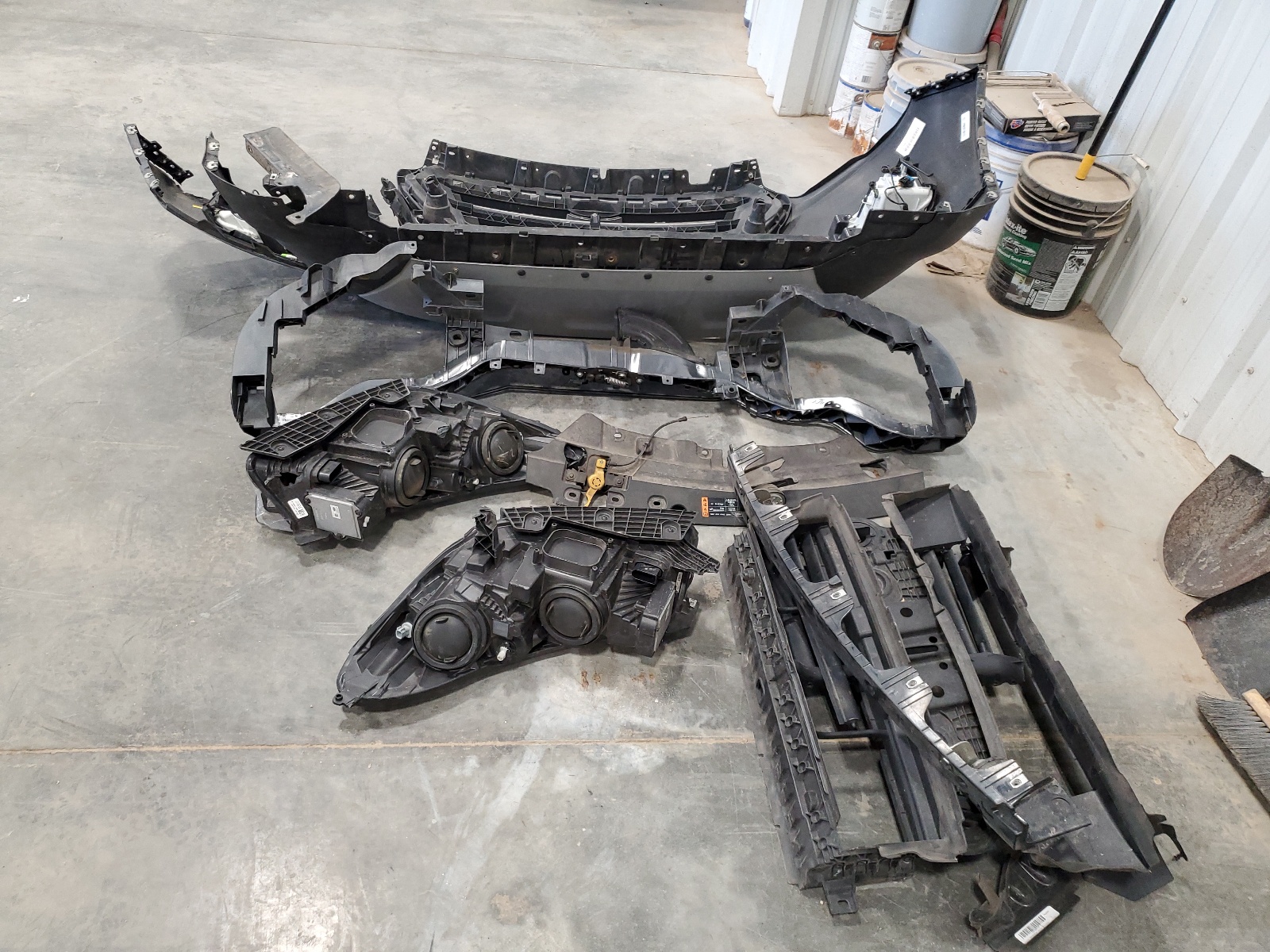 1FMCU9J98HUA99976 2017 Ford Escape Titanium