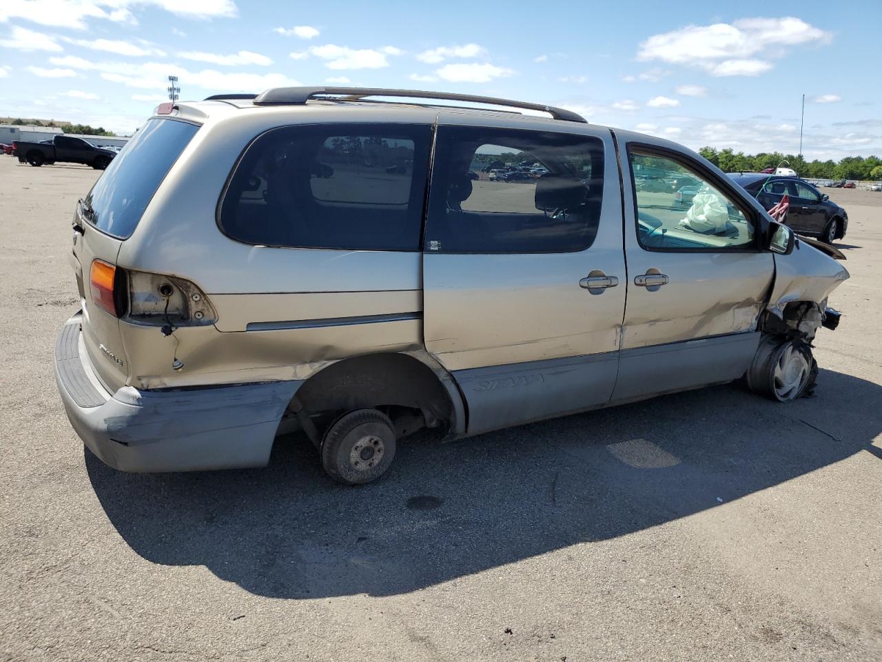 2000 Toyota Sienna - Image 3