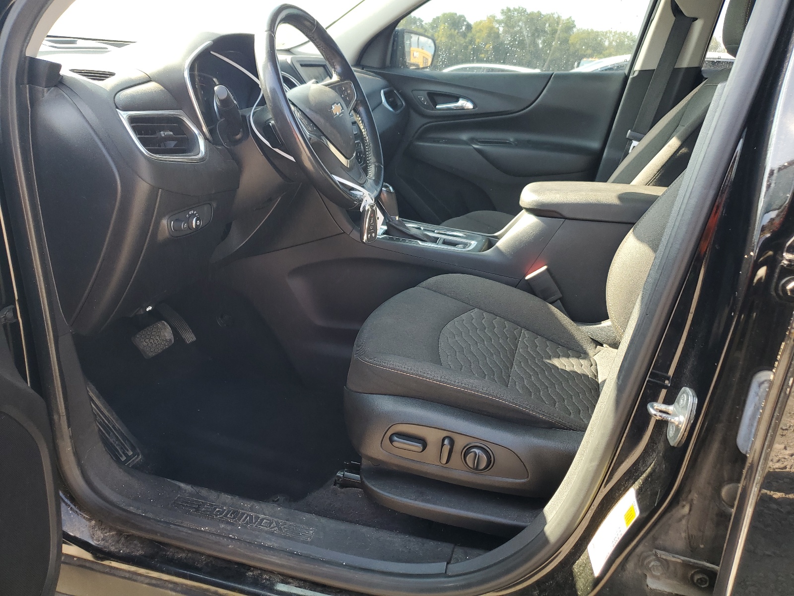 3GNAXJEV3KL327872 2019 Chevrolet Equinox Lt