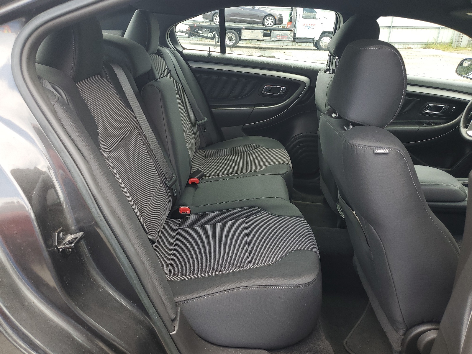 1FAHP2E89JG116739 2018 Ford Taurus Sel