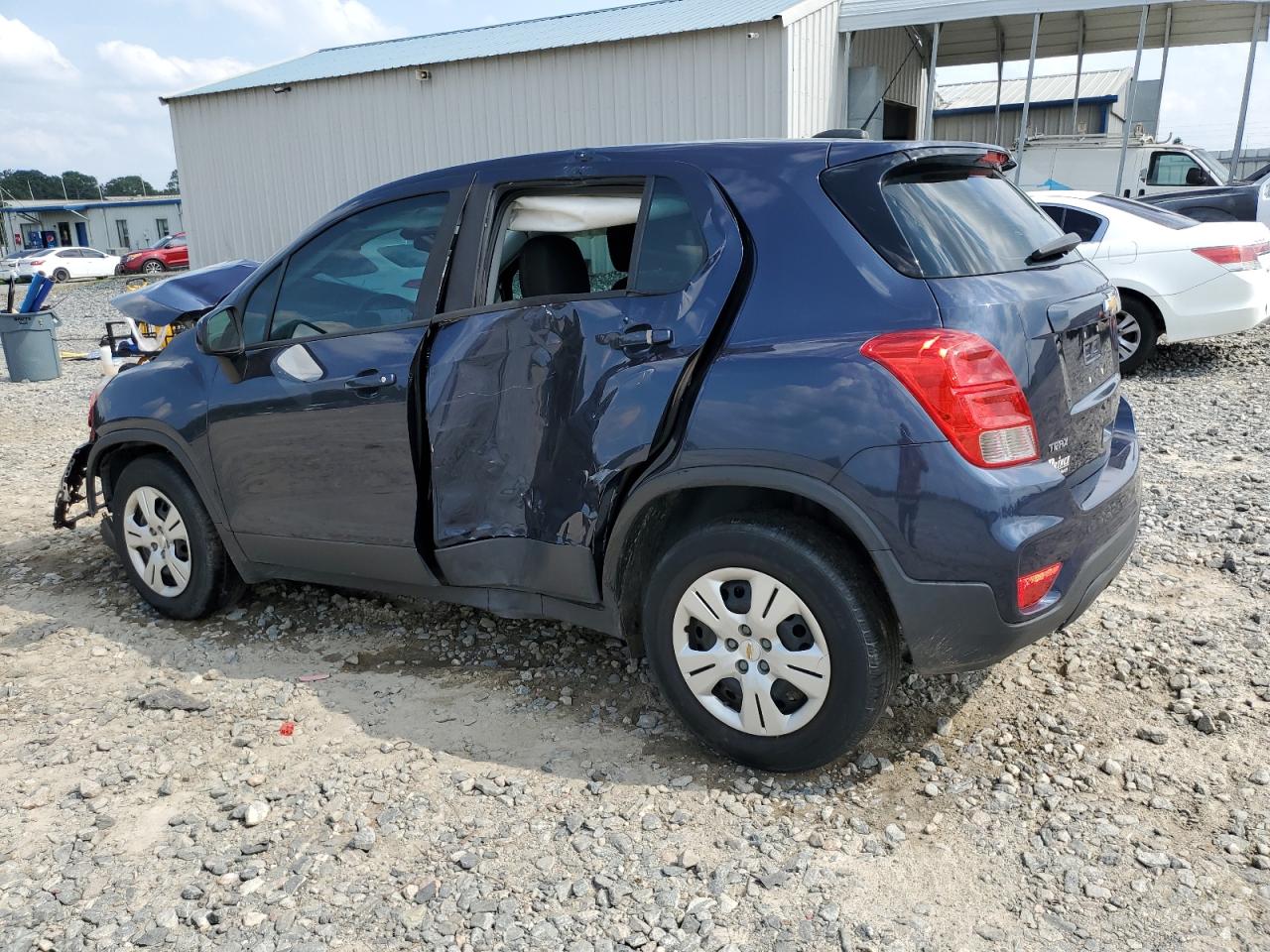 3GNCJKSB9JL182121 2018 CHEVROLET TRAX - Image 2