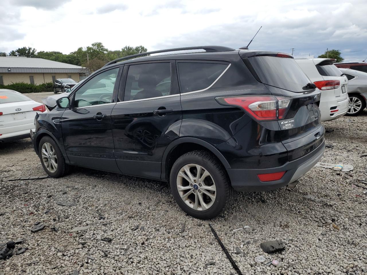 1FMCU9GD1HUA00829 2017 FORD ESCAPE - Image 2