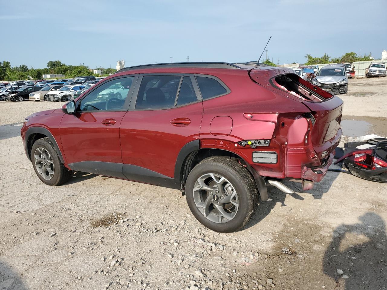 KL77LHEP8SC040870 2025 CHEVROLET TRAX - Image 2