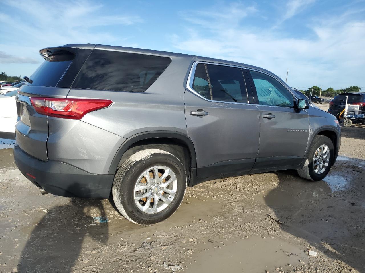 2019 Chevrolet Traverse Ls vin: 1GNERFKW3KJ131847