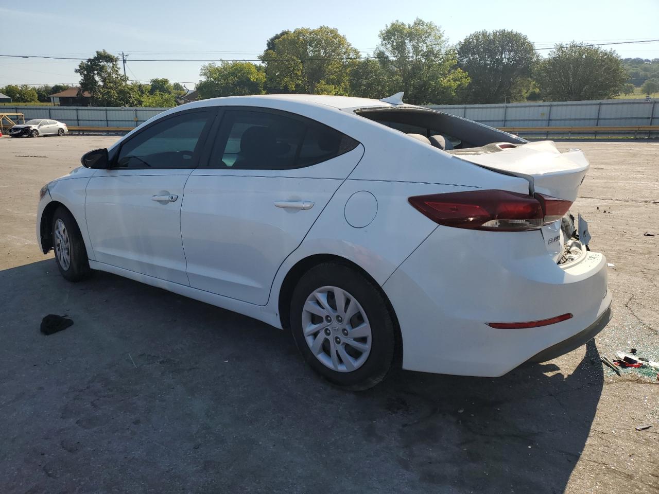 5NPD74LF4HH079160 2017 HYUNDAI ELANTRA - Image 2