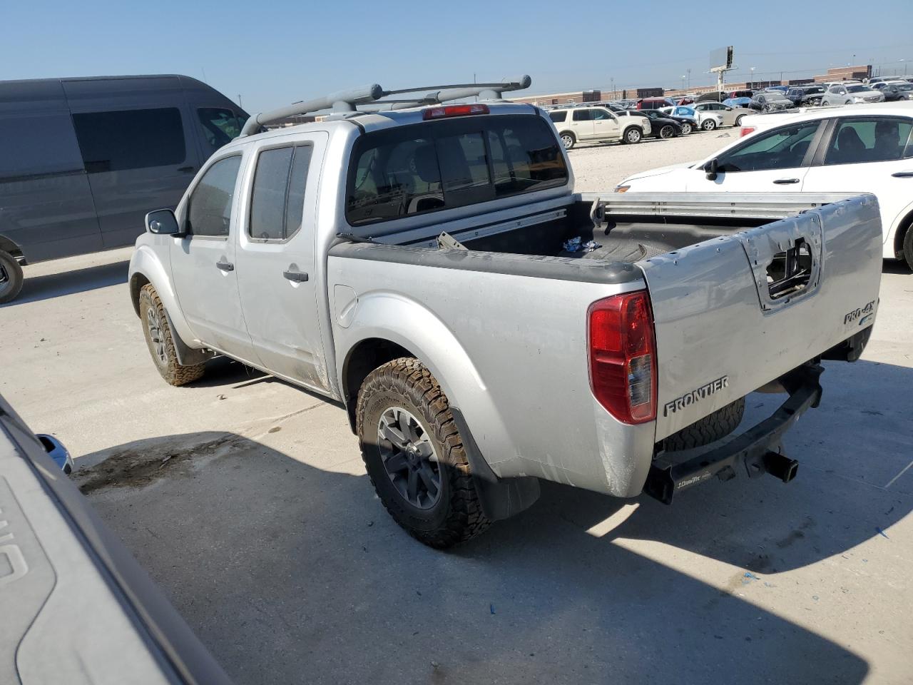 1N6DD0EV7KN875914 2019 NISSAN NAVARA - Image 2