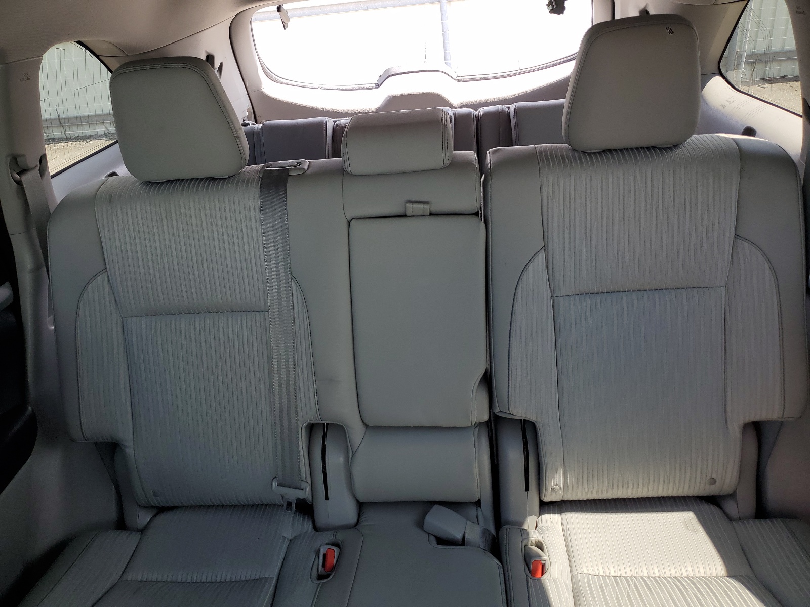 5TDZKRFH6GS120783 2016 Toyota Highlander Le