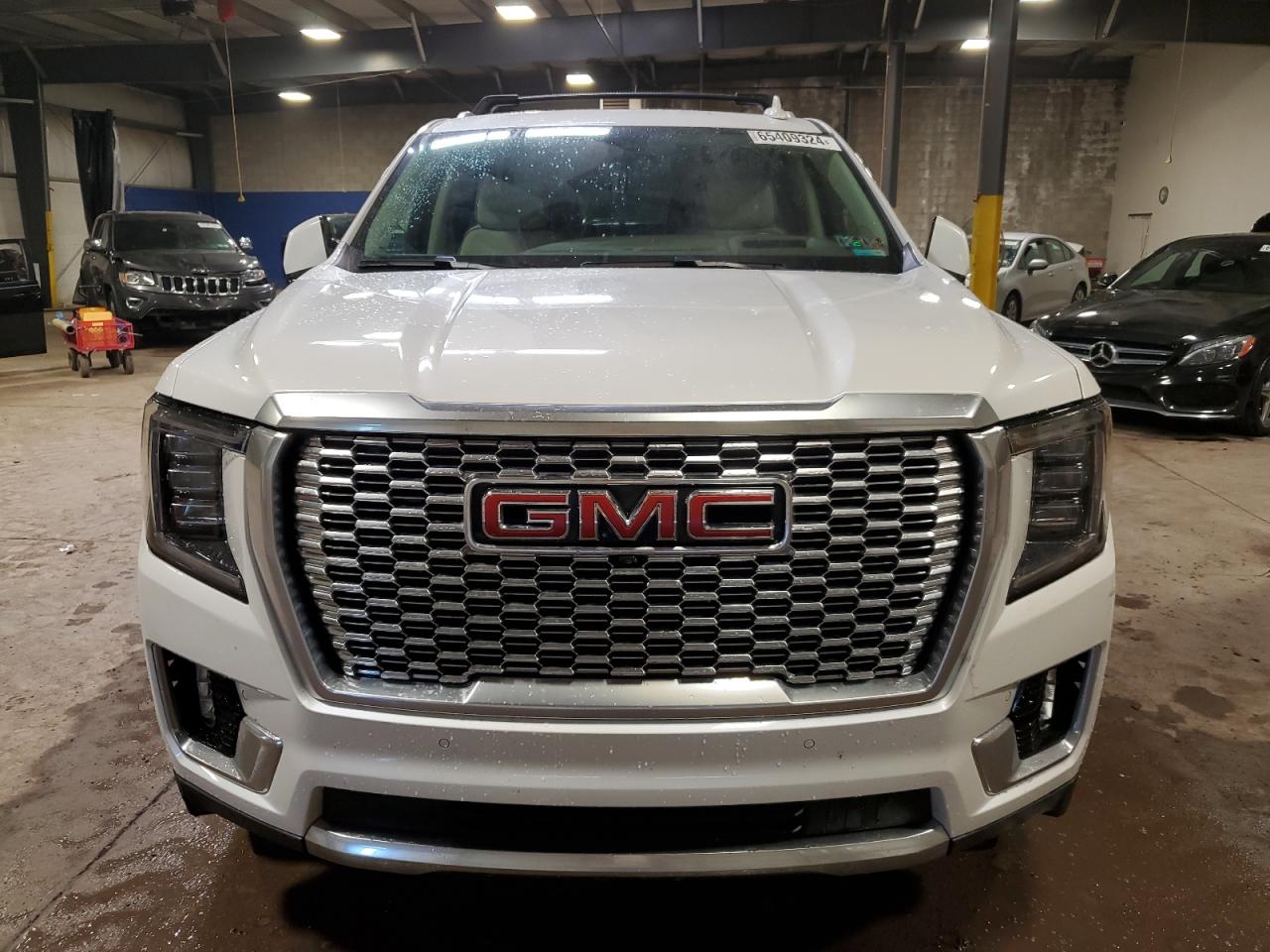 2022 GMC Yukon - Image 5